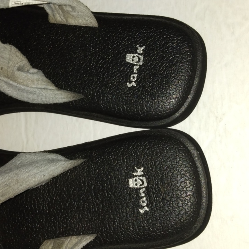 Sanuk - Picture 5 of 8
